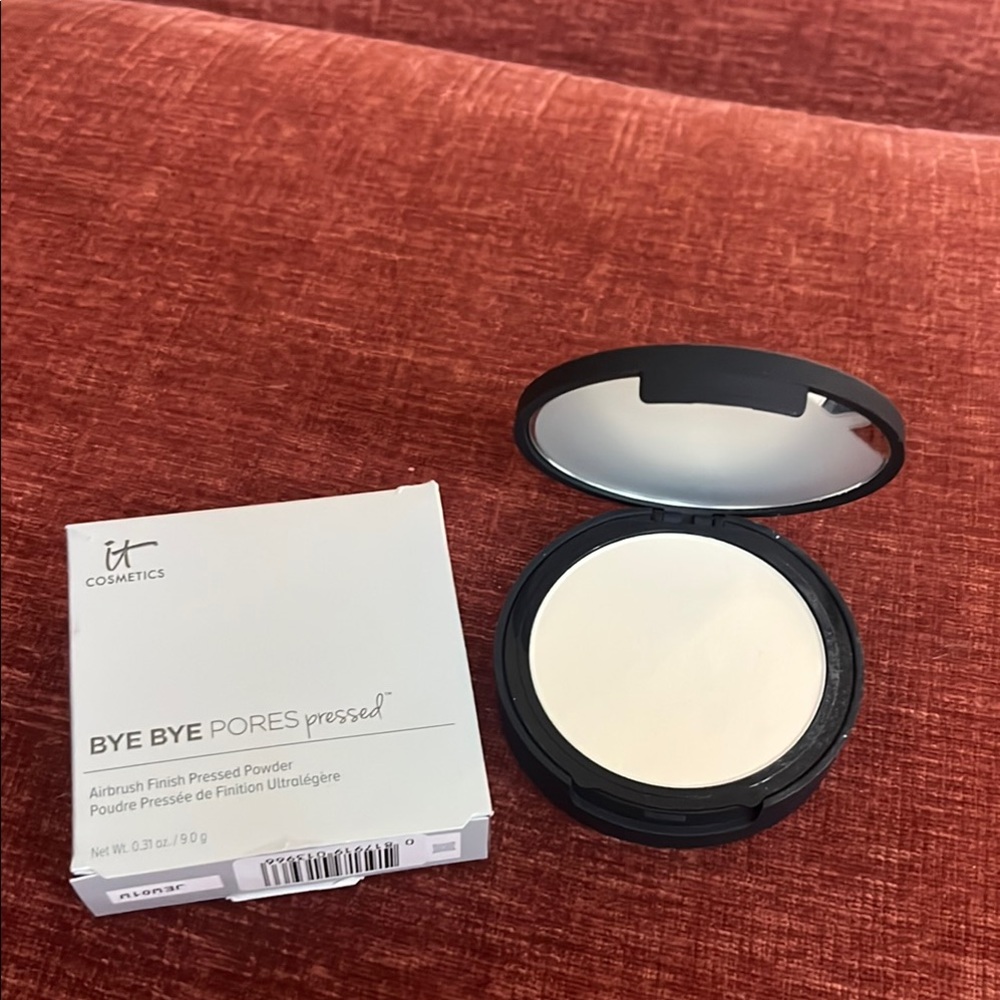 IT Cosmetics White Setting Powder for a Flawless Finish